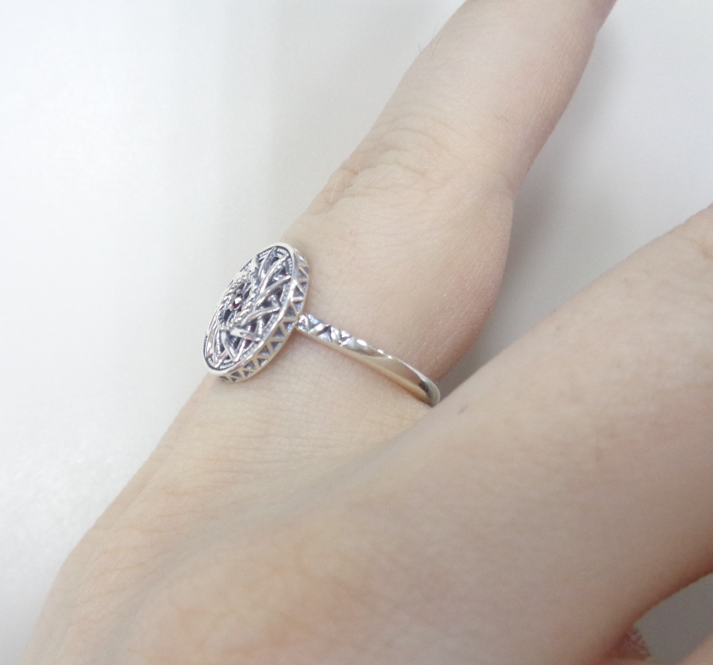 Серебряное кольцо с черным бриллиантом "Эрцгамма"